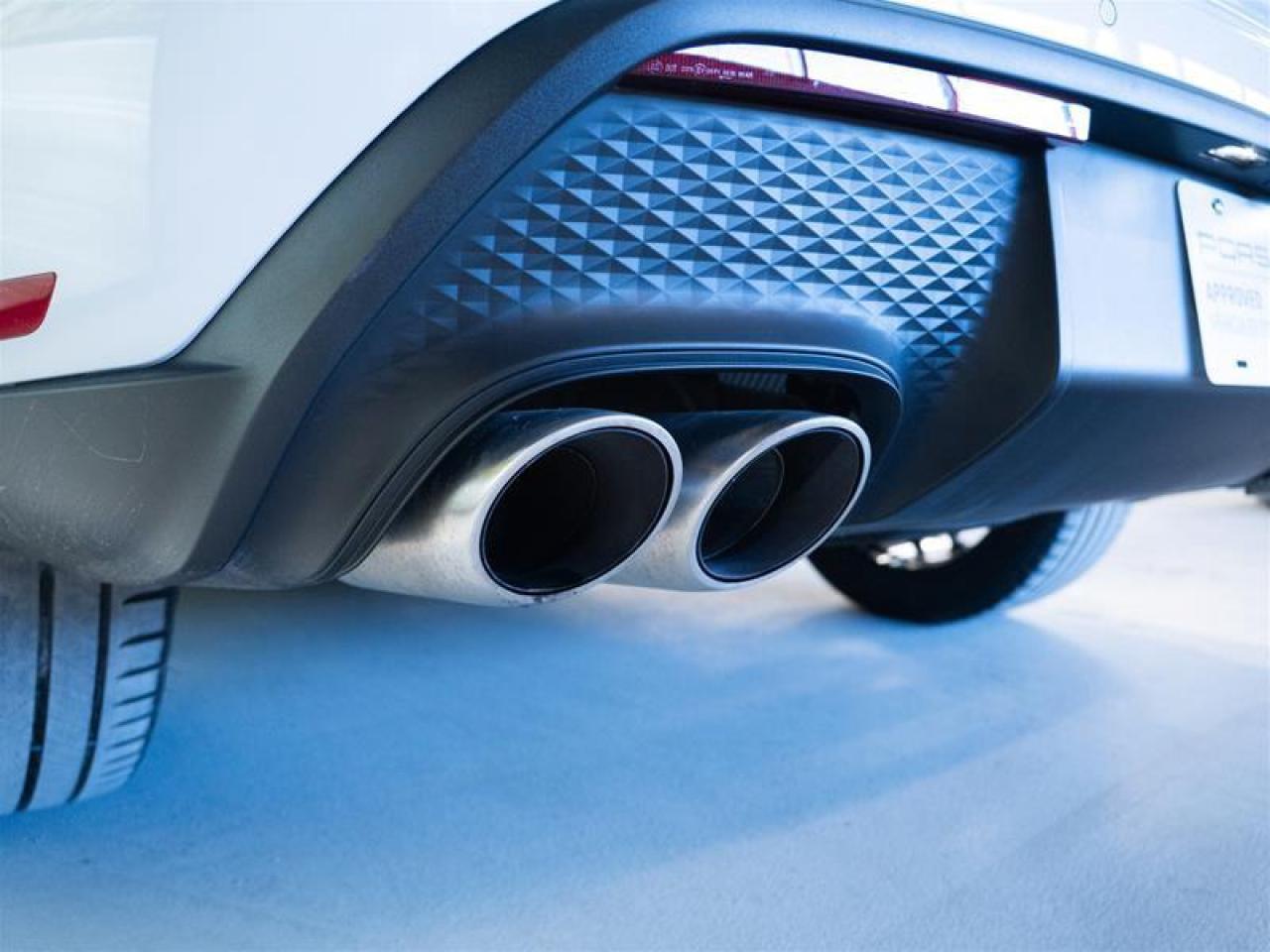 2024 Porsche Macan S AWD Photo