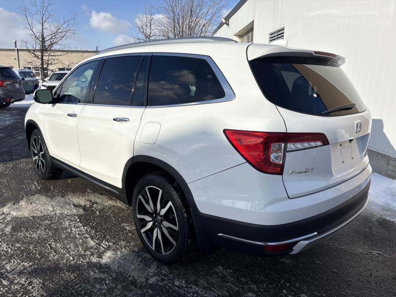 2020 Honda Pilot TOURING 8-PASSENGER Photo3