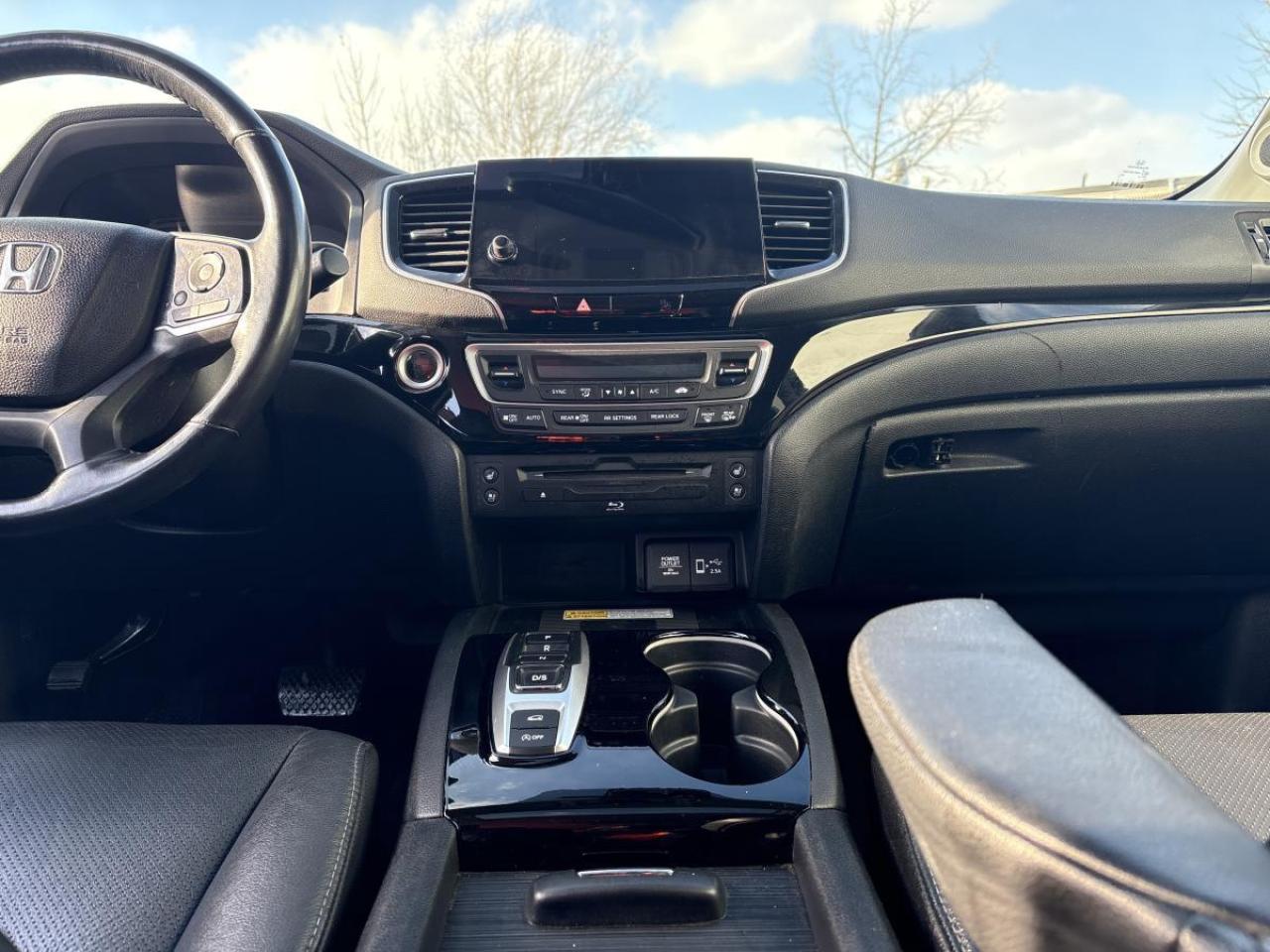 2020 Honda Pilot TOURING 8-PASSENGER Photo