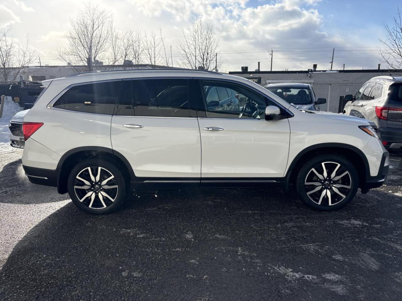 2020 Honda Pilot TOURING 8-PASSENGER Photo