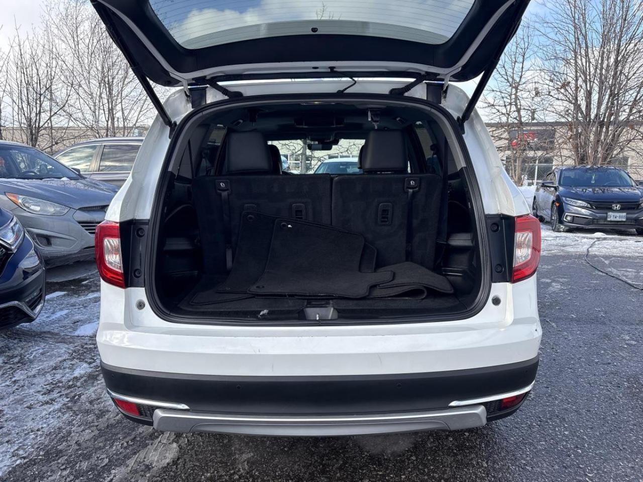 2020 Honda Pilot TOURING 8-PASSENGER Photo