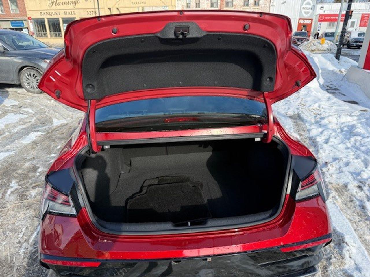 2024 Hyundai Elantra N Line Ultimate, LEATHER, NAVI, NEW TIRES + WINTER Photo