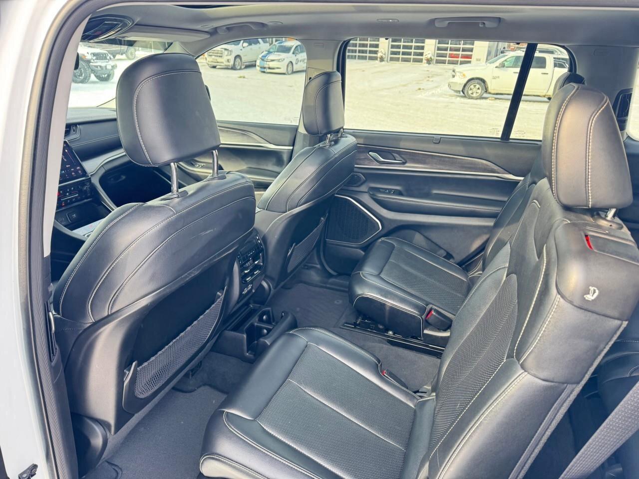 2022 Jeep Grand Cherokee L LimitedLIMITED, 3.6L V6, 4X4, SUNROOF, ALLOYS, 1-O Photo