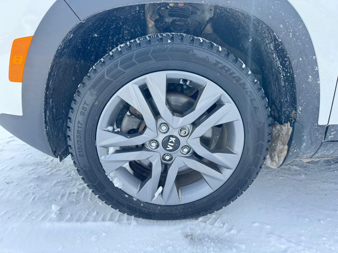 2021 Kia Seltos SEX, 2.0 L 4-CYLINDER, AWD, ALLOYS, SUNROOF, LEATH Photo