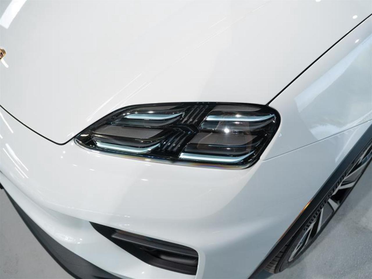 2025 Porsche Macan Electric 4S AWD Photo