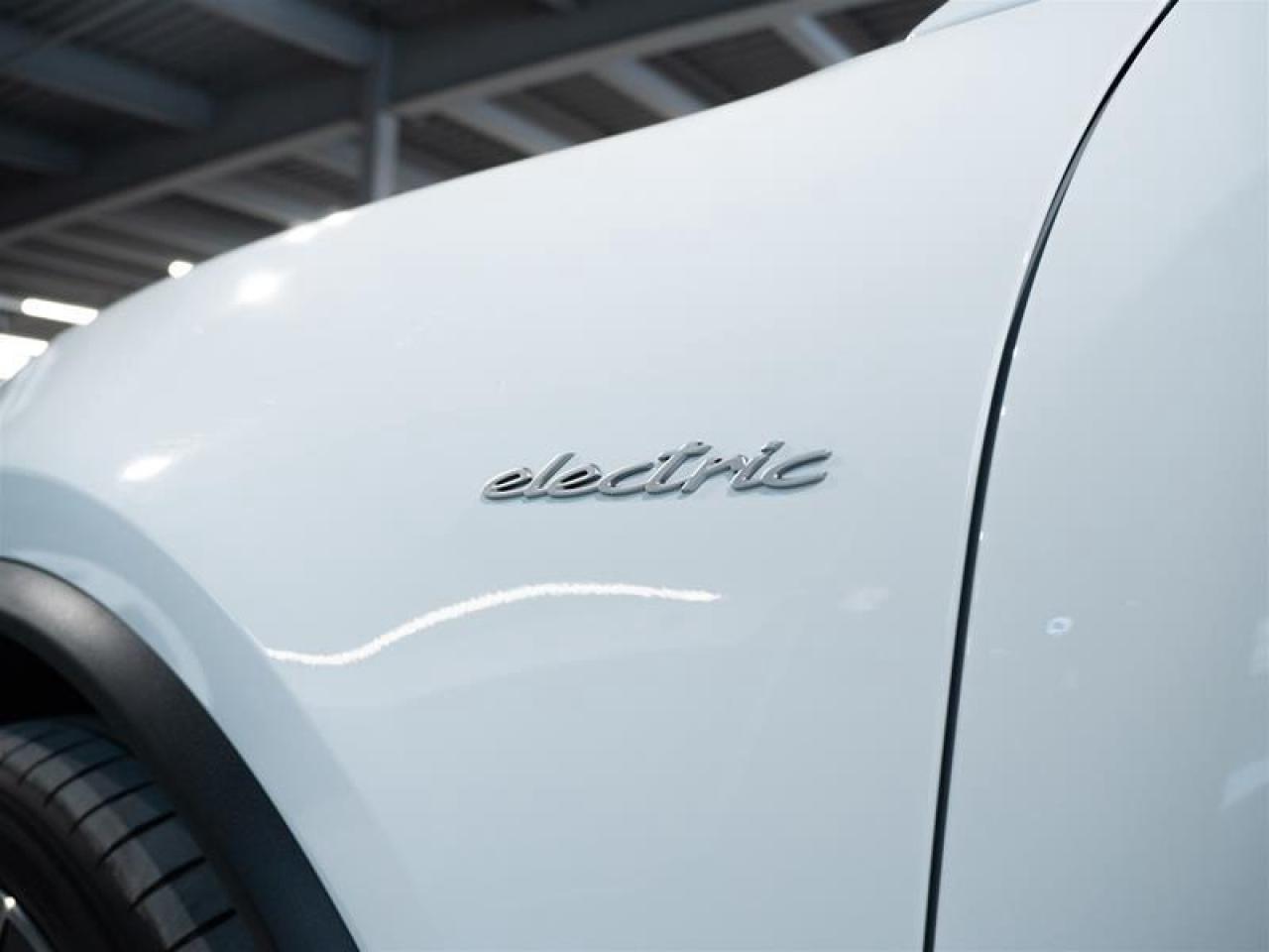 2025 Porsche Macan Electric 4S AWD Photo
