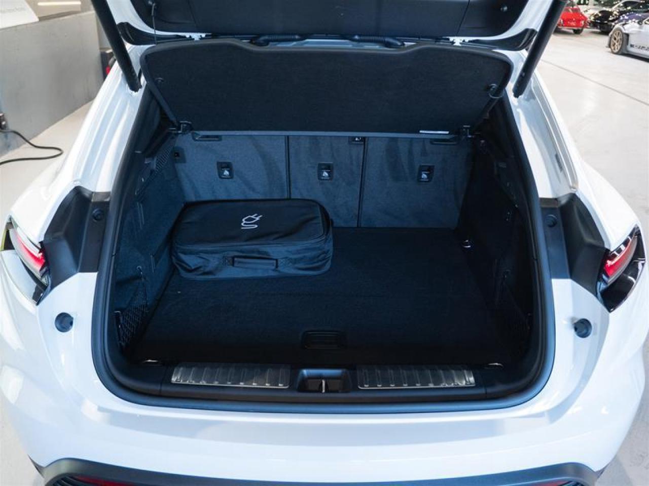 2025 Porsche Macan Electric 4S AWD Photo