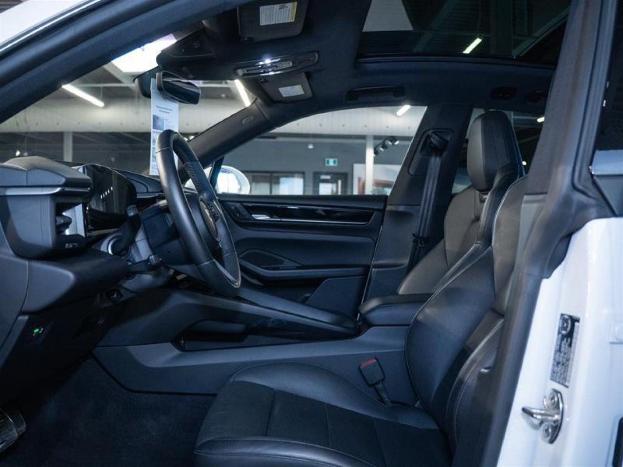 2025 Porsche Macan Electric 4S AWD Photo