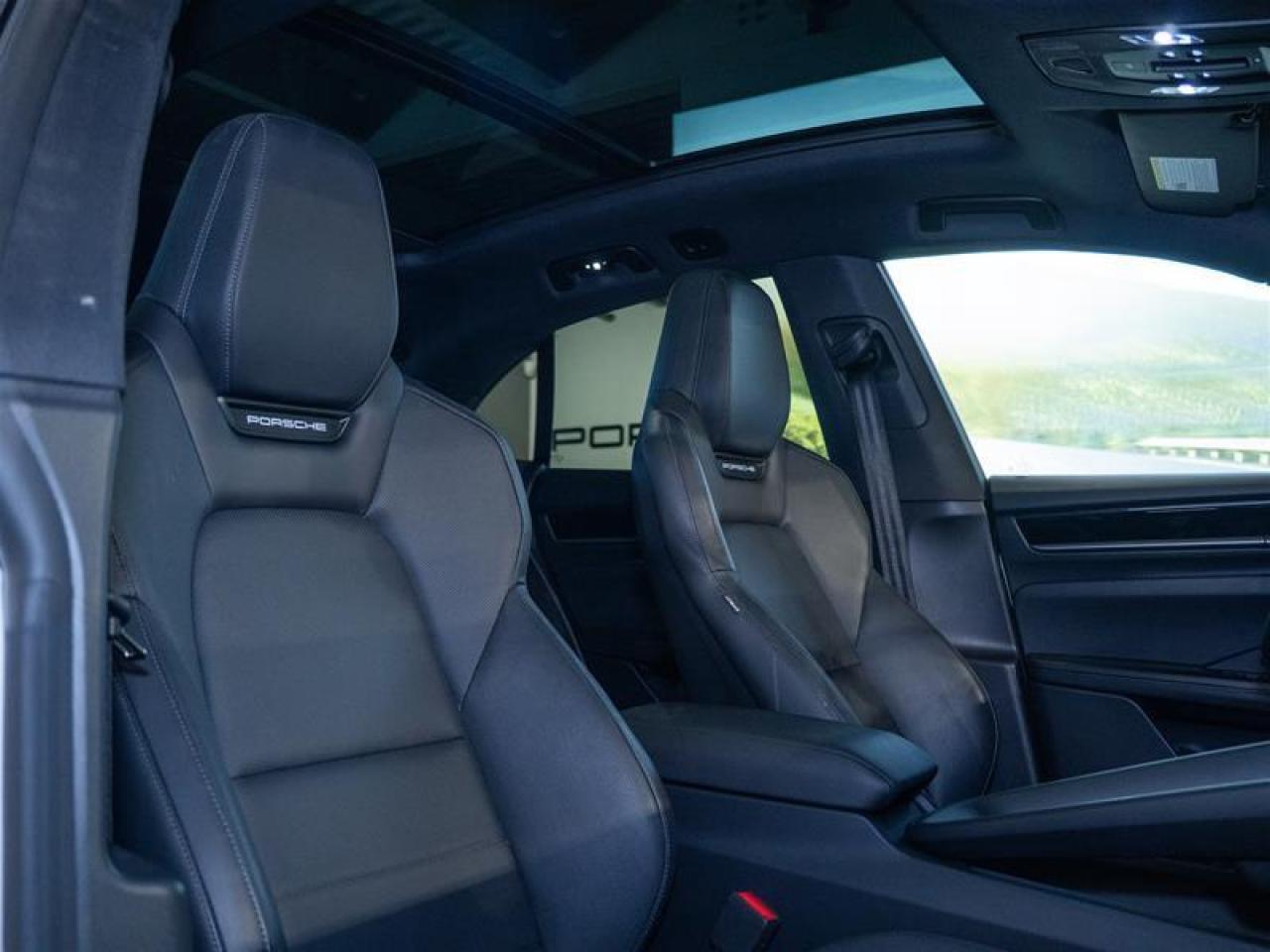 2025 Porsche Macan Electric 4S AWD Photo