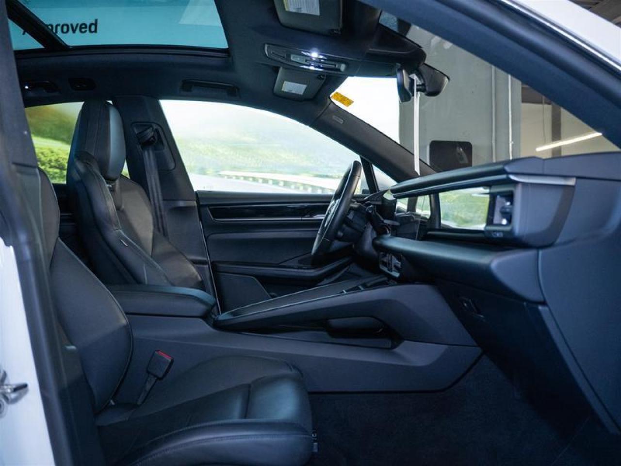 2025 Porsche Macan Electric 4S AWD Photo