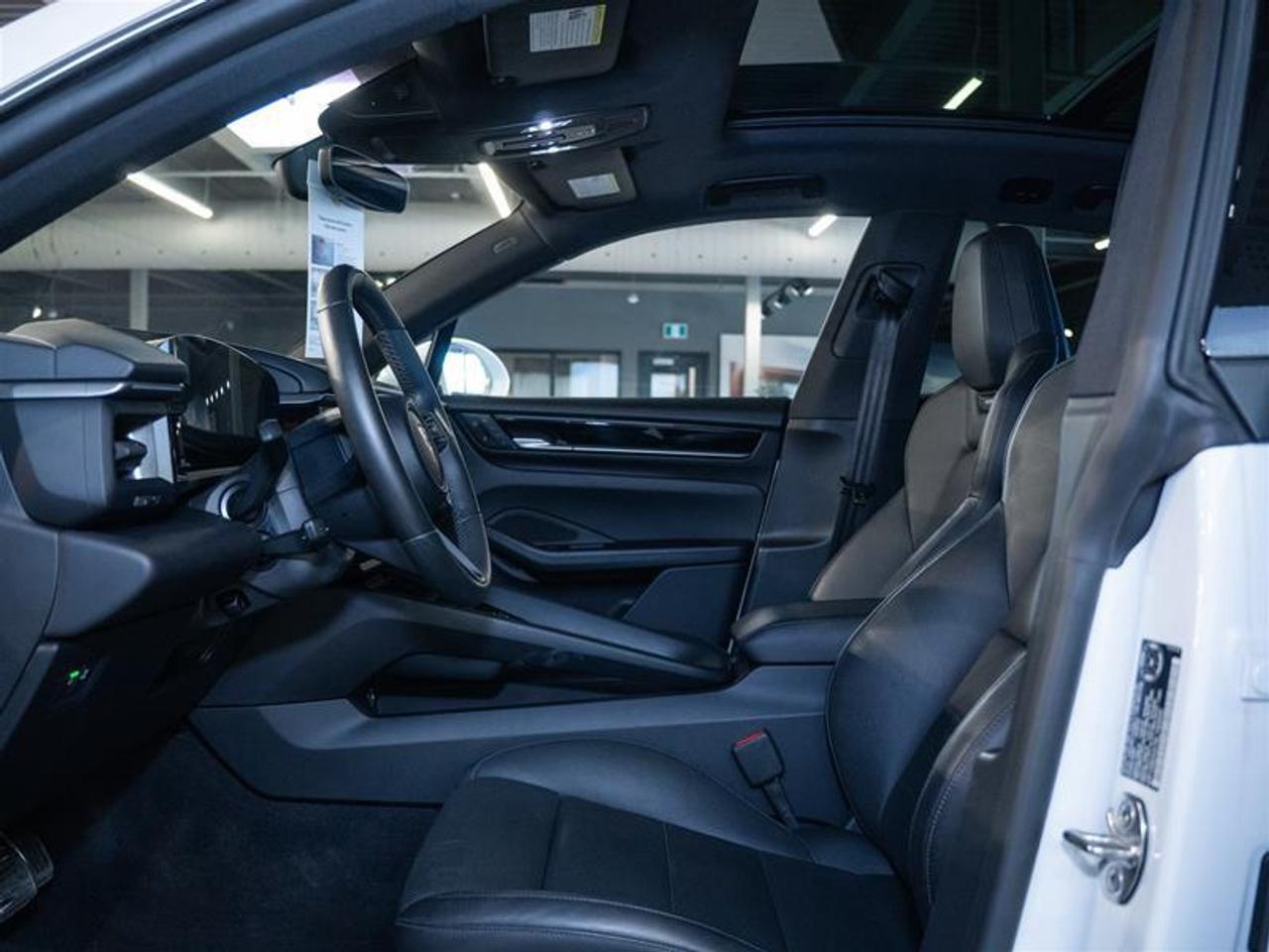 2025 Porsche Macan Electric 4S AWD Photo