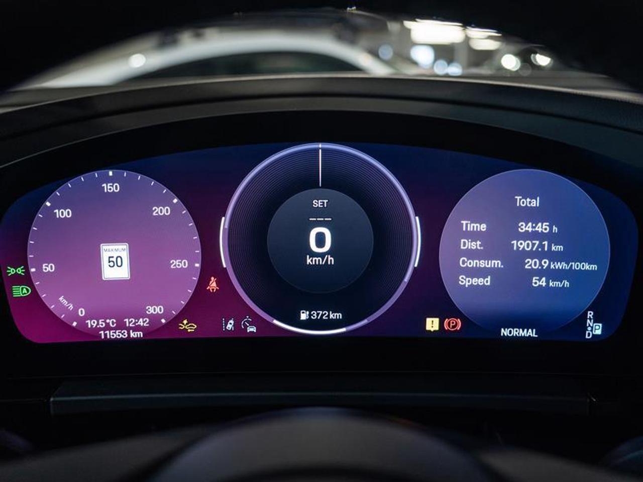 2025 Porsche Macan Electric 4S AWD Photo