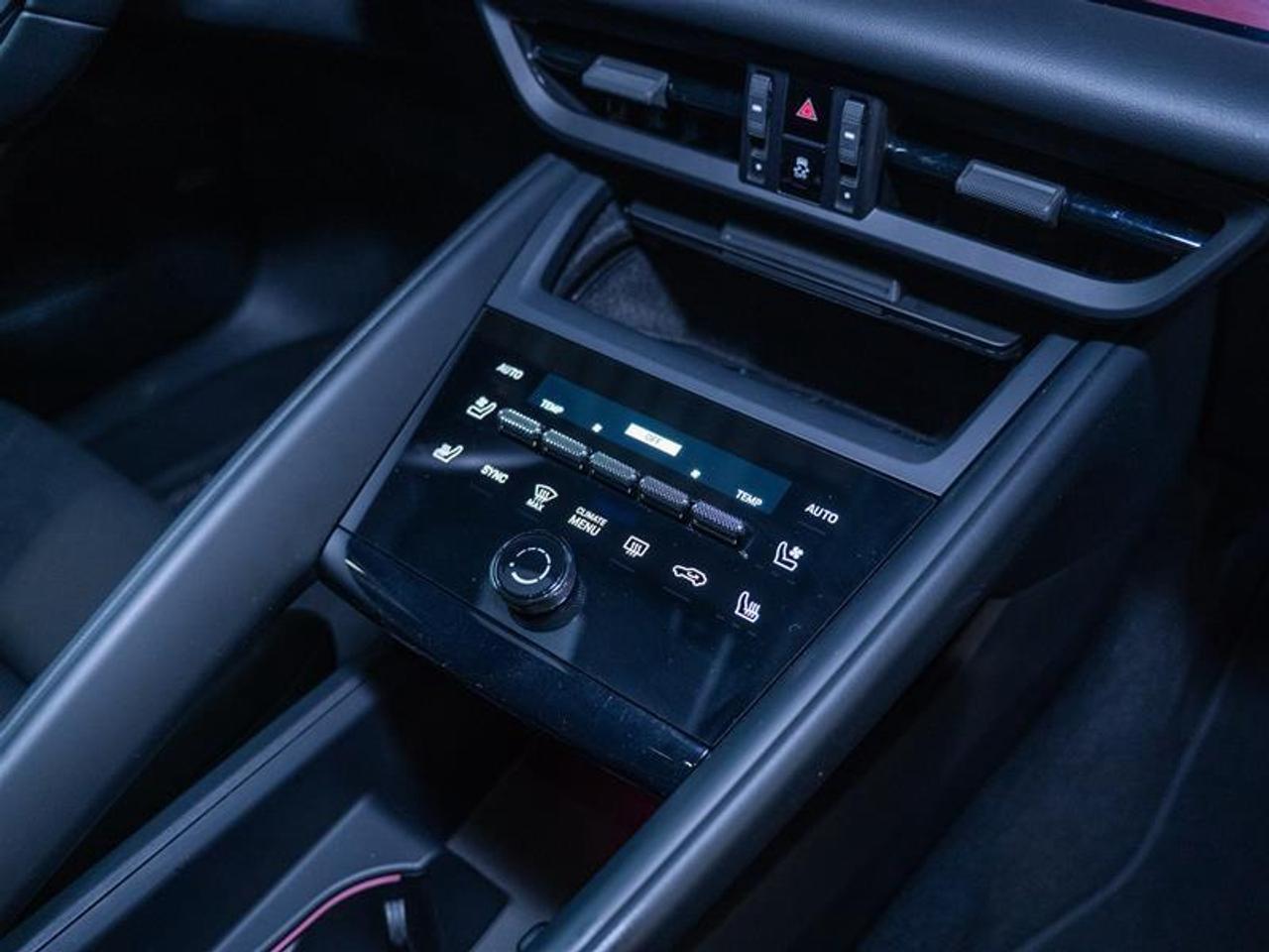 2025 Porsche Macan Electric 4S AWD Photo