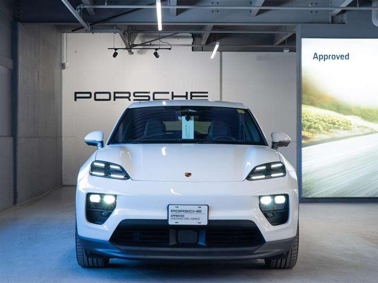 2025 Porsche Macan Electric 4S AWD Photo4