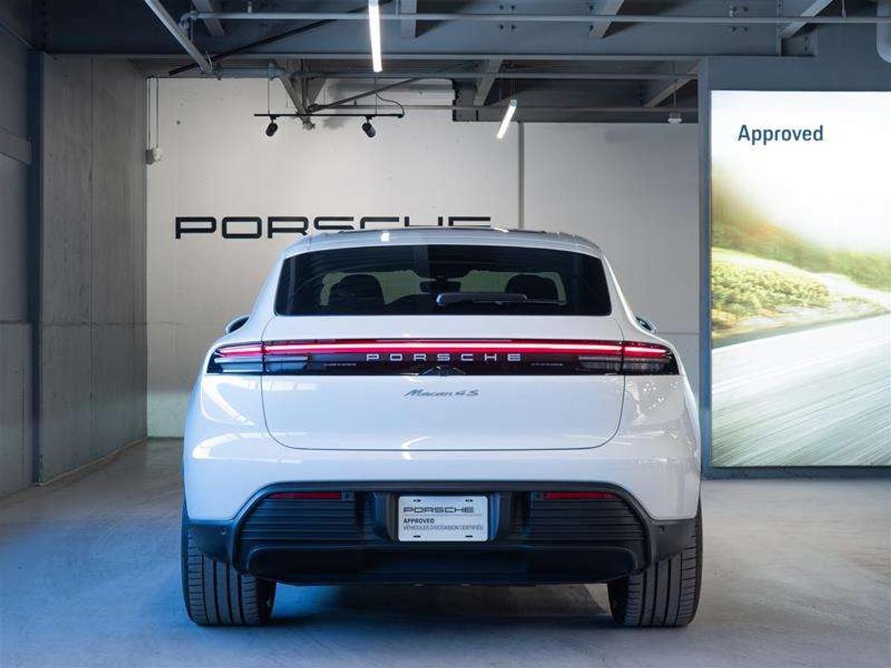 2025 Porsche Macan Electric 4S AWD Photo3