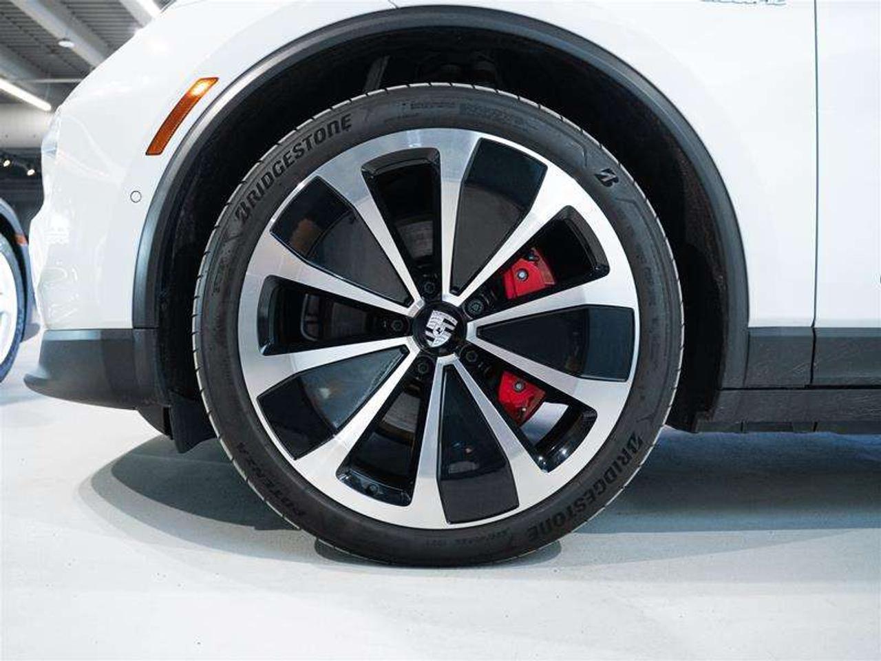 2025 Porsche Macan Electric 4S AWD Photo