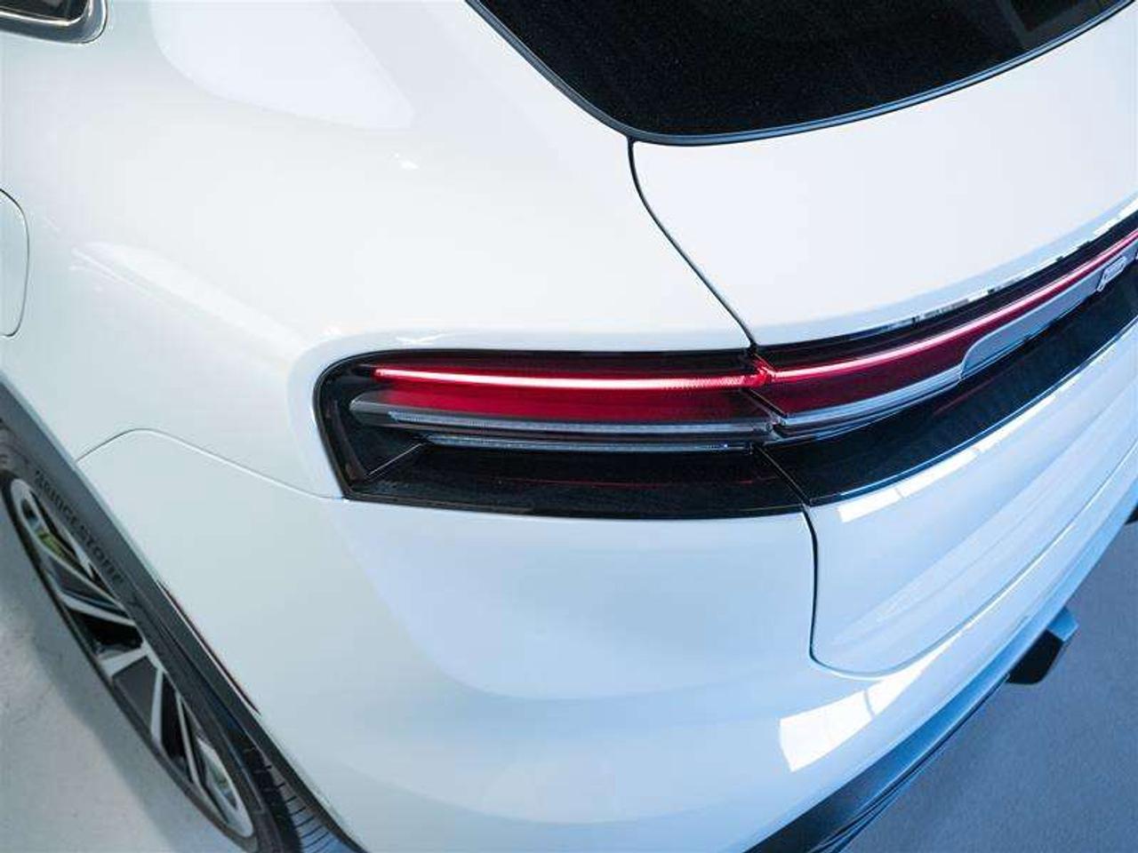 2025 Porsche Macan Electric 4S AWD Photo