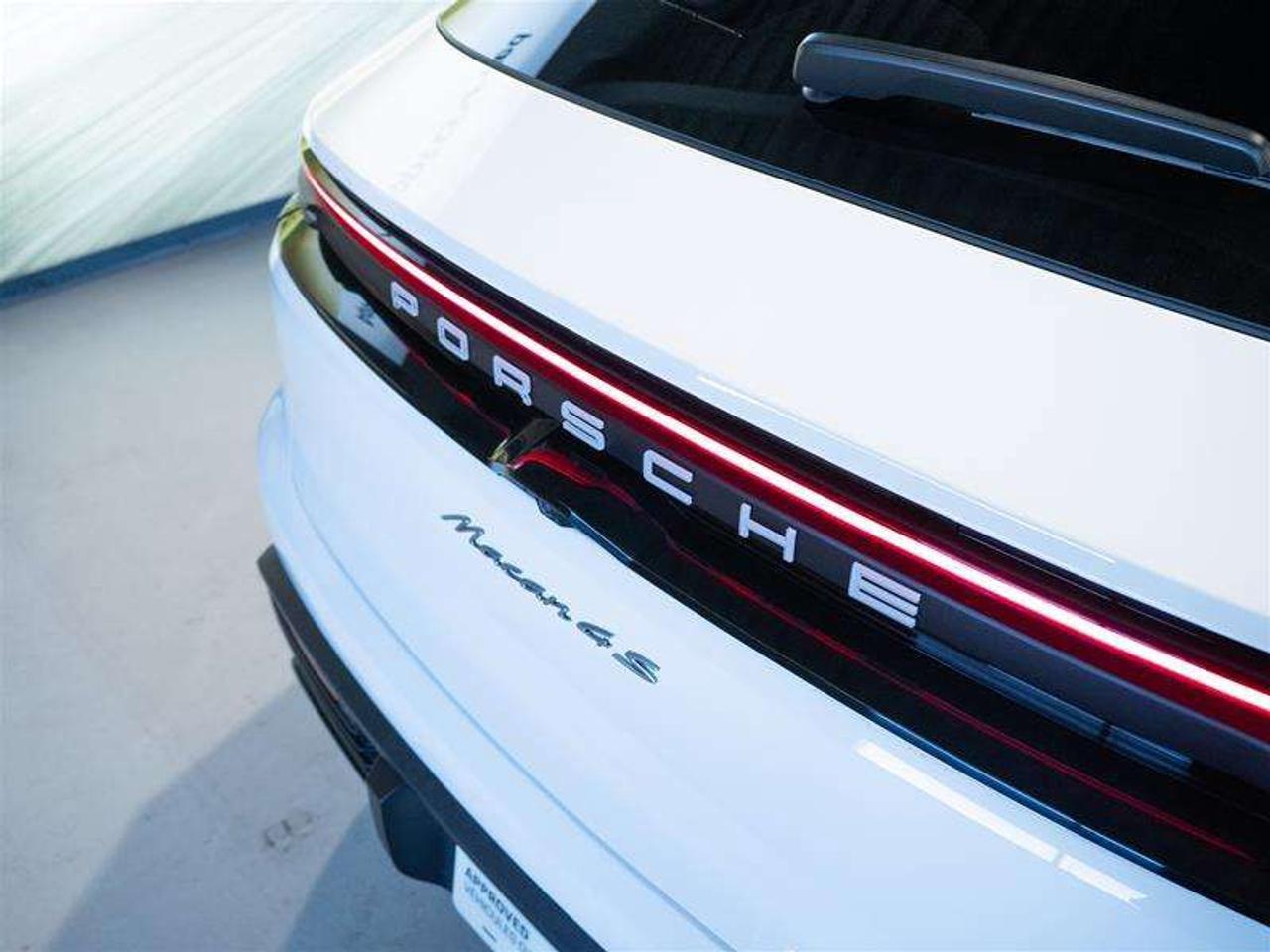 2025 Porsche Macan Electric 4S AWD Photo