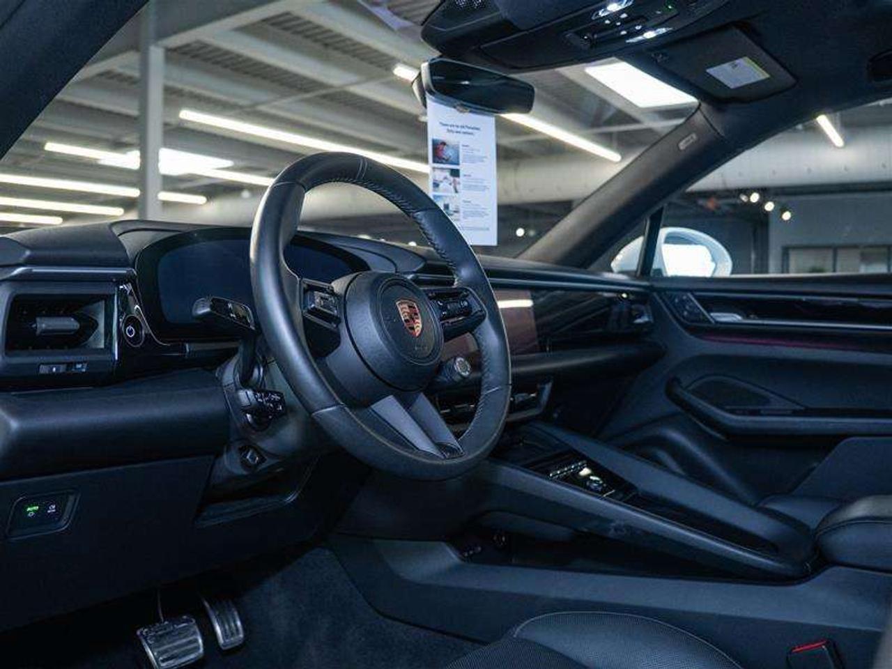 2025 Porsche Macan Electric 4S AWD Photo