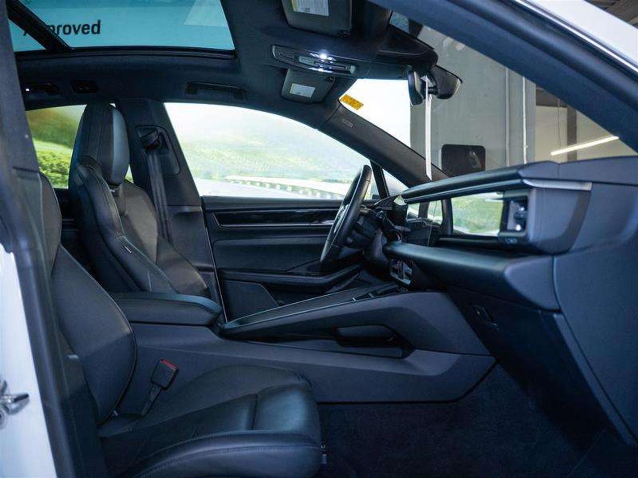 2025 Porsche Macan Electric 4S AWD Photo