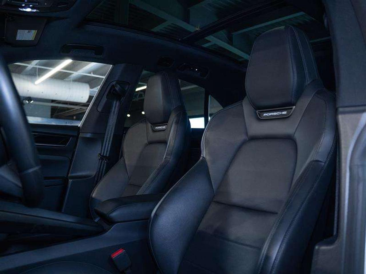 2025 Porsche Macan Electric 4S AWD Photo