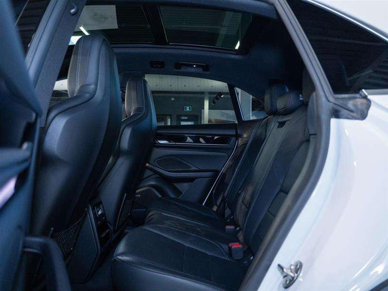 2025 Porsche Macan Electric 4S AWD Photo