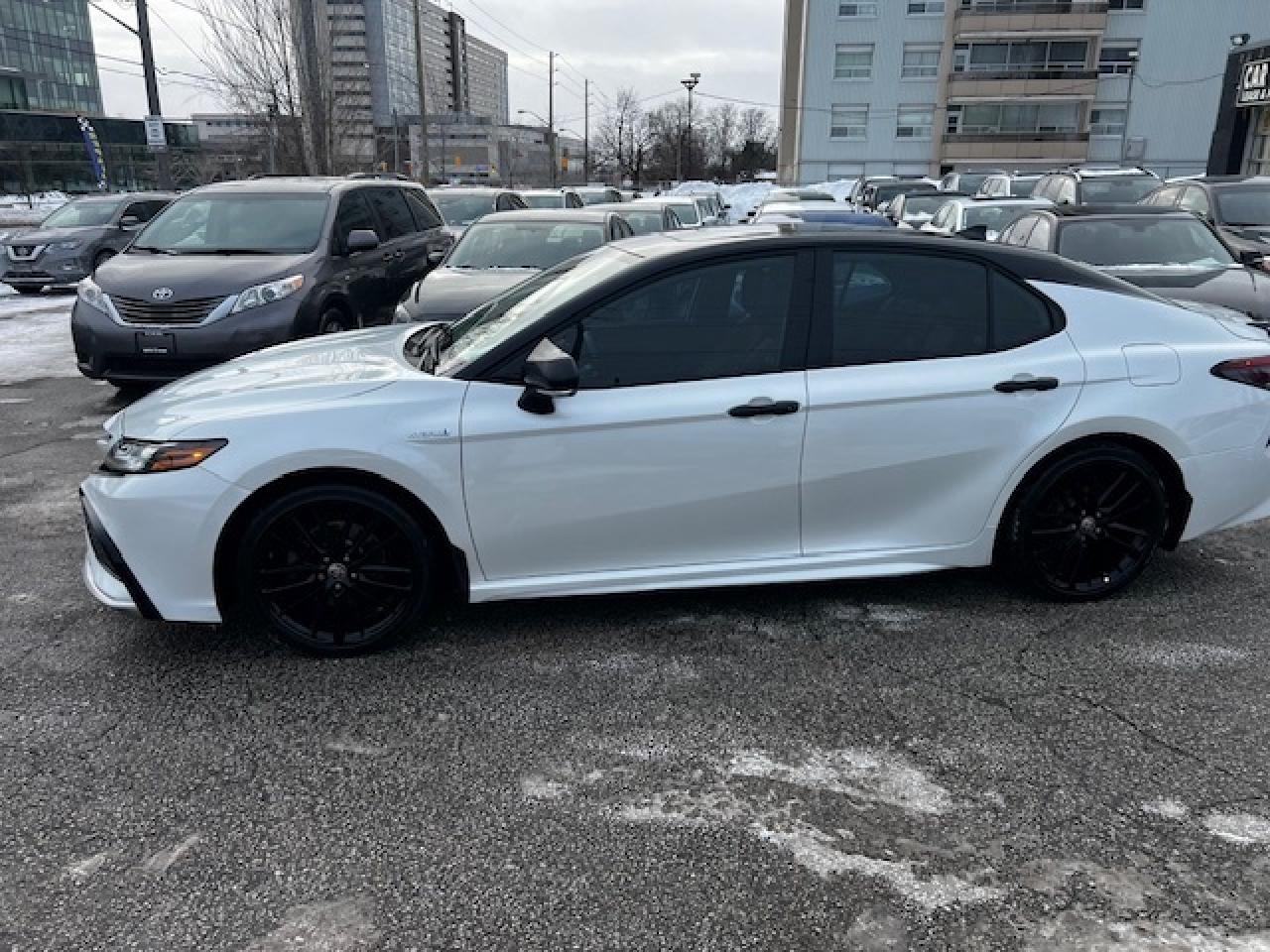 2021 Toyota Camry Hybrid XSE Auto Photo2