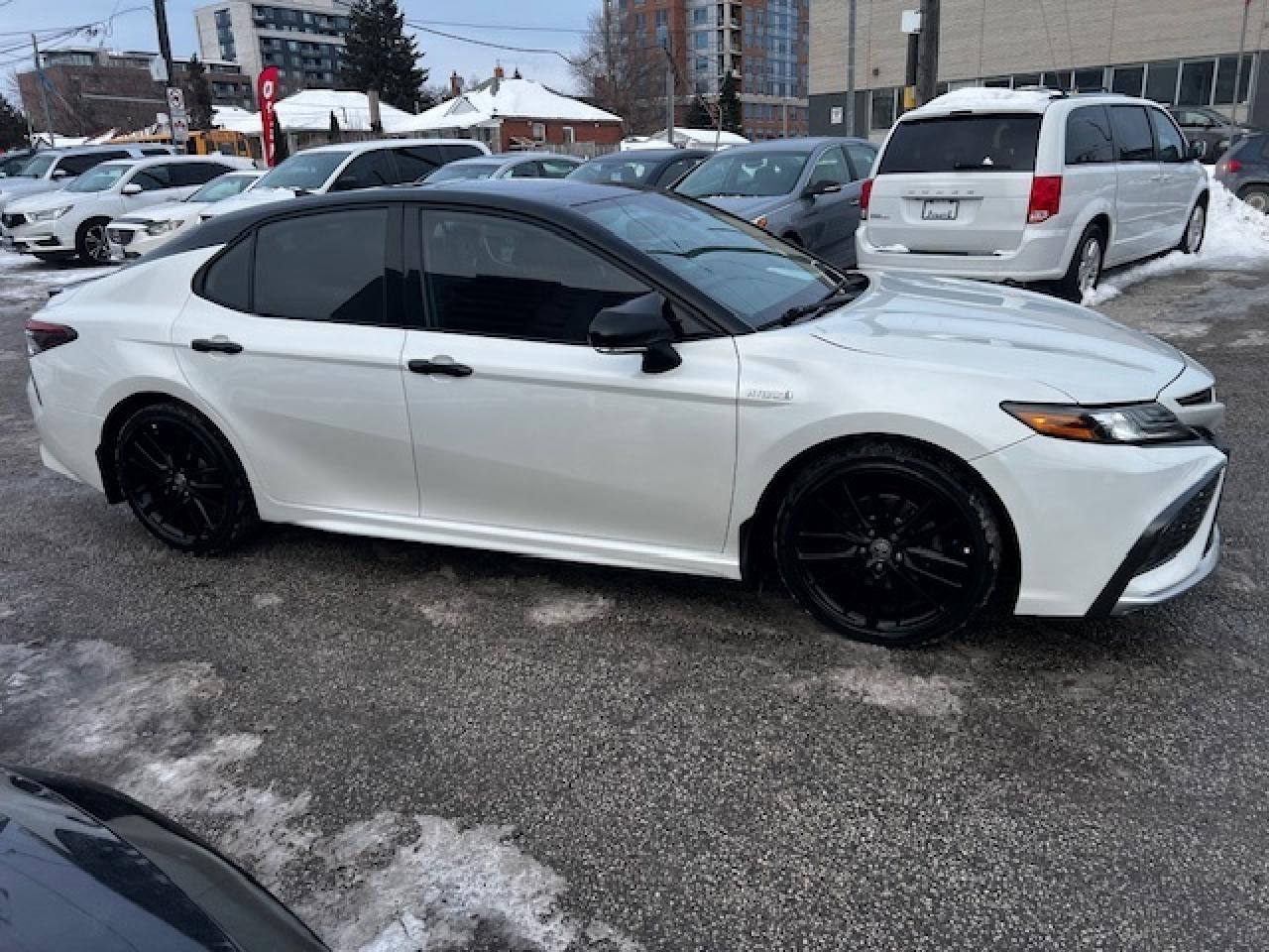 2021 Toyota Camry Hybrid XSE Auto Photo