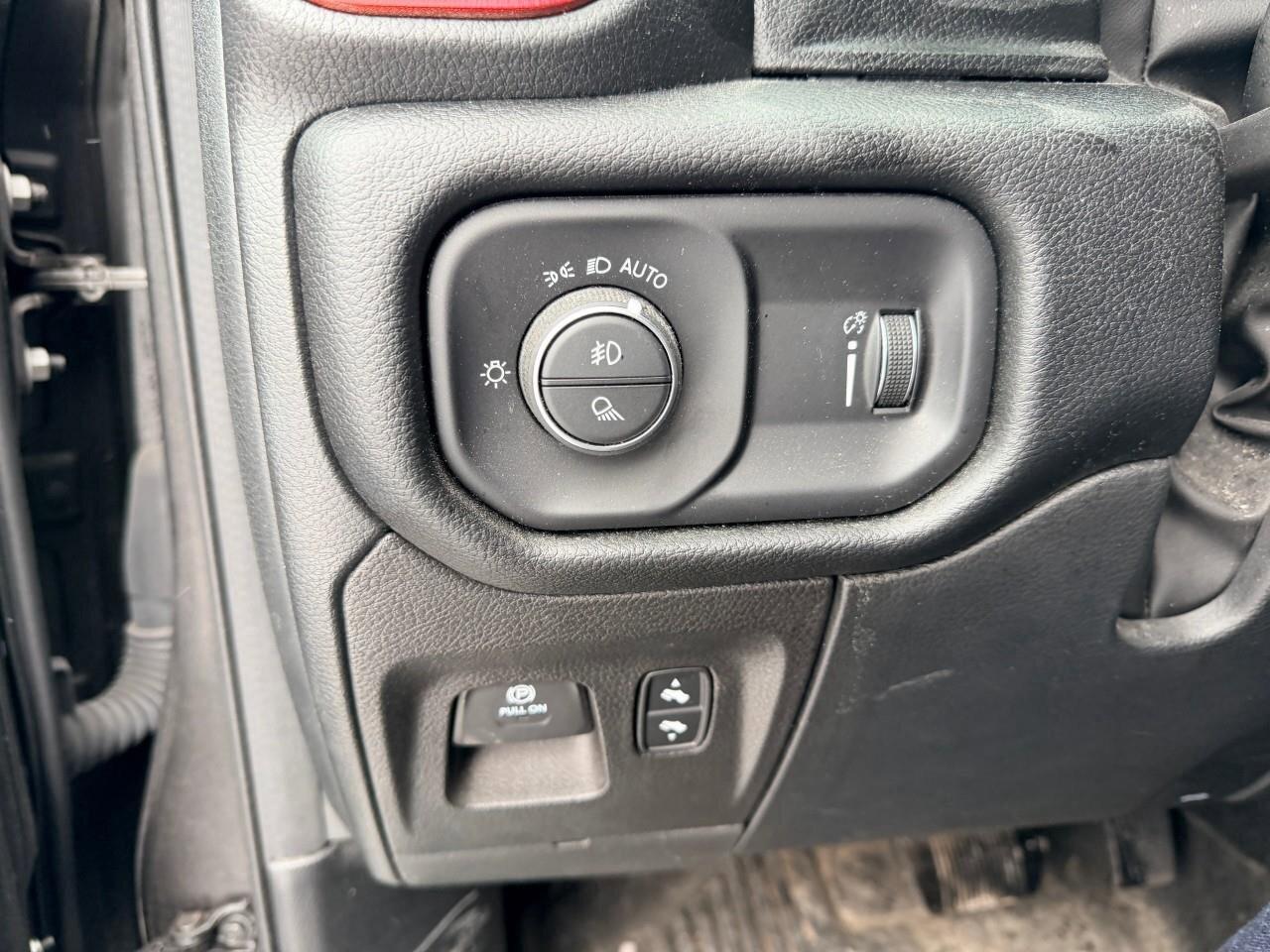 2022 RAM 1500 RebelREBEL, 5.7L HEMI V8, 4X4, CREW, ALLOYS, 1-OWN Photo