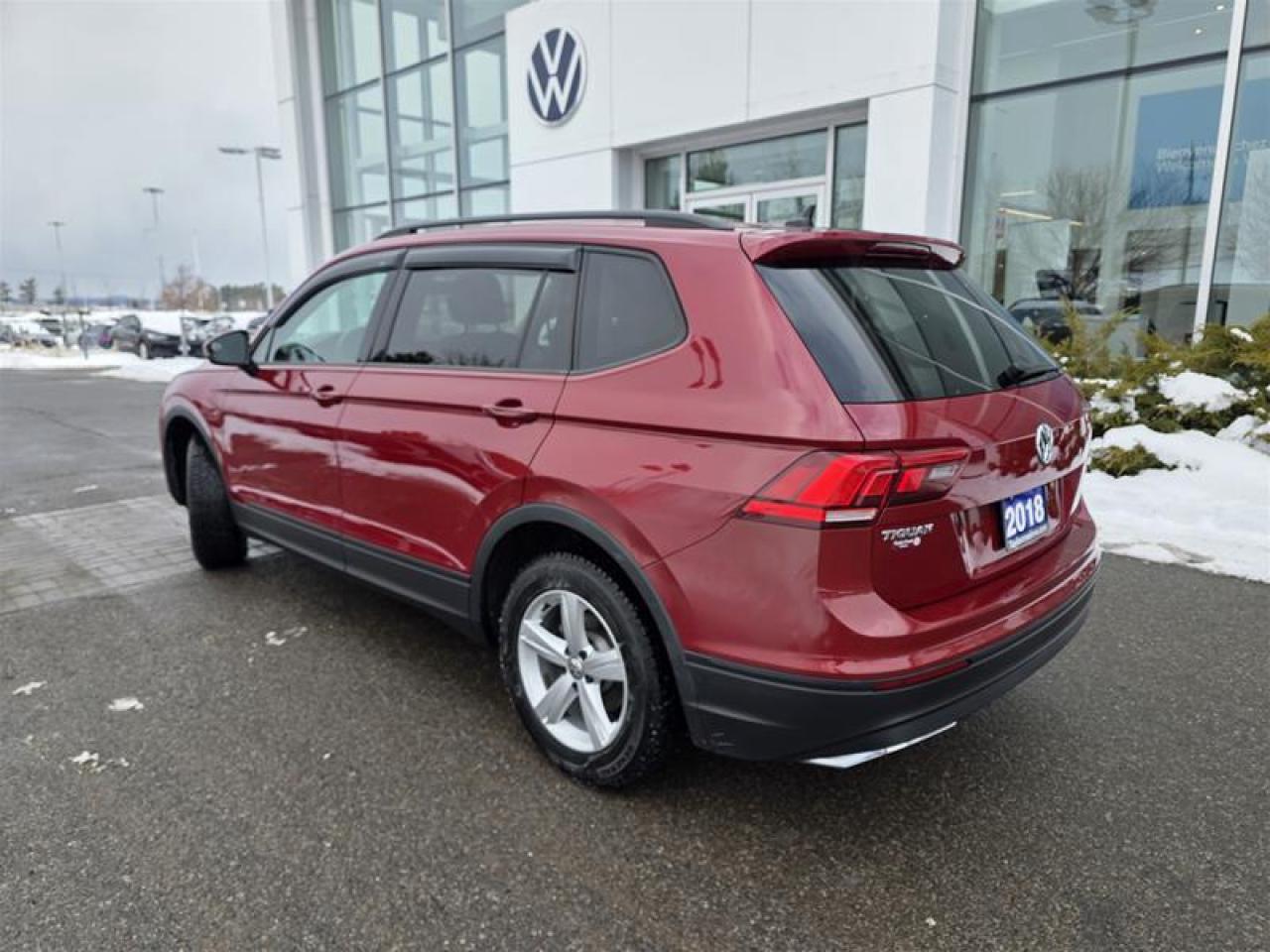 2018 Volkswagen Tiguan Trendline 2.0T 8sp at w/Tip 4M W/Winter tire pkg Photo