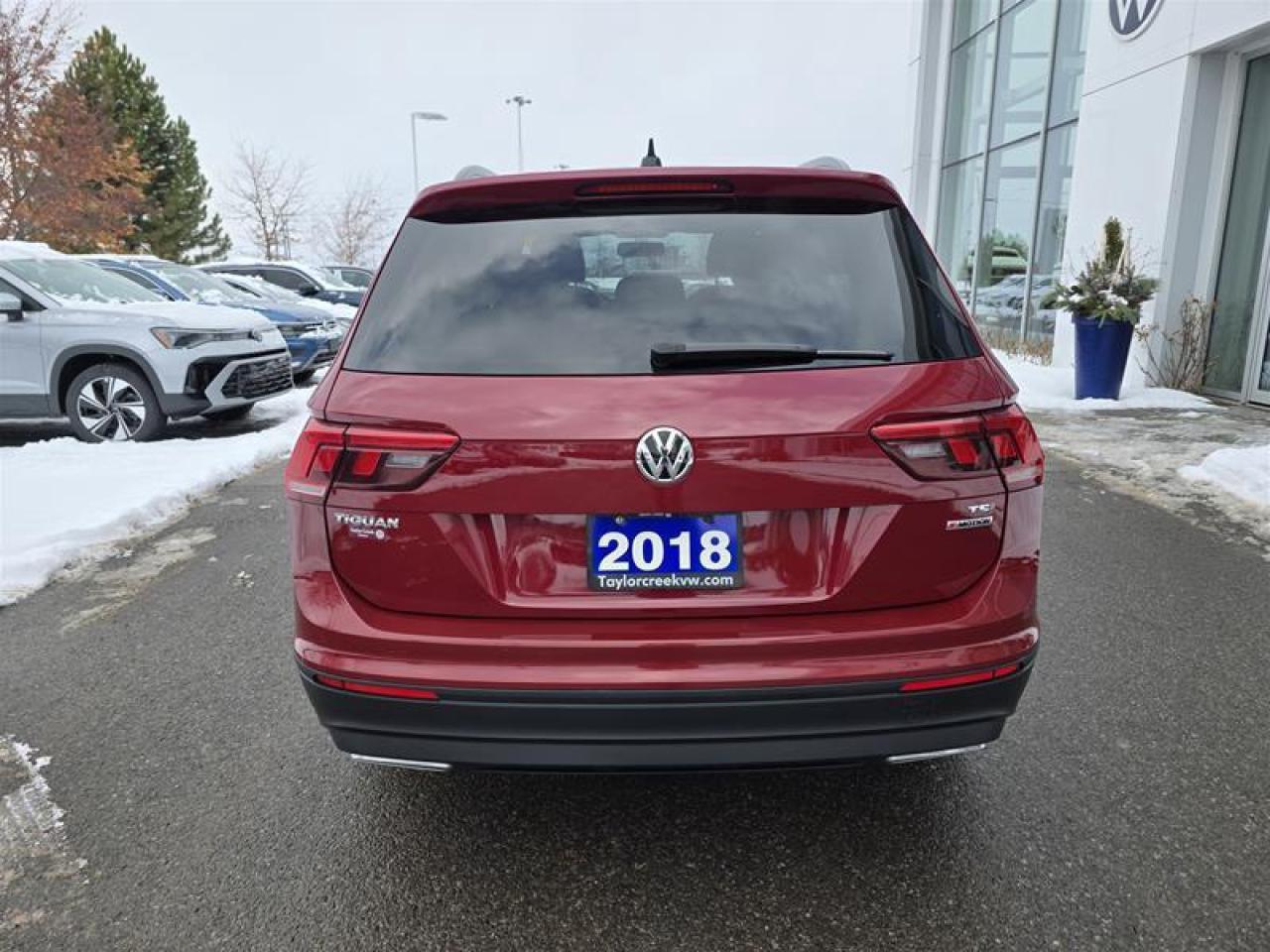 2018 Volkswagen Tiguan Trendline 2.0T 8sp at w/Tip 4M W/Winter tire pkg Photo3