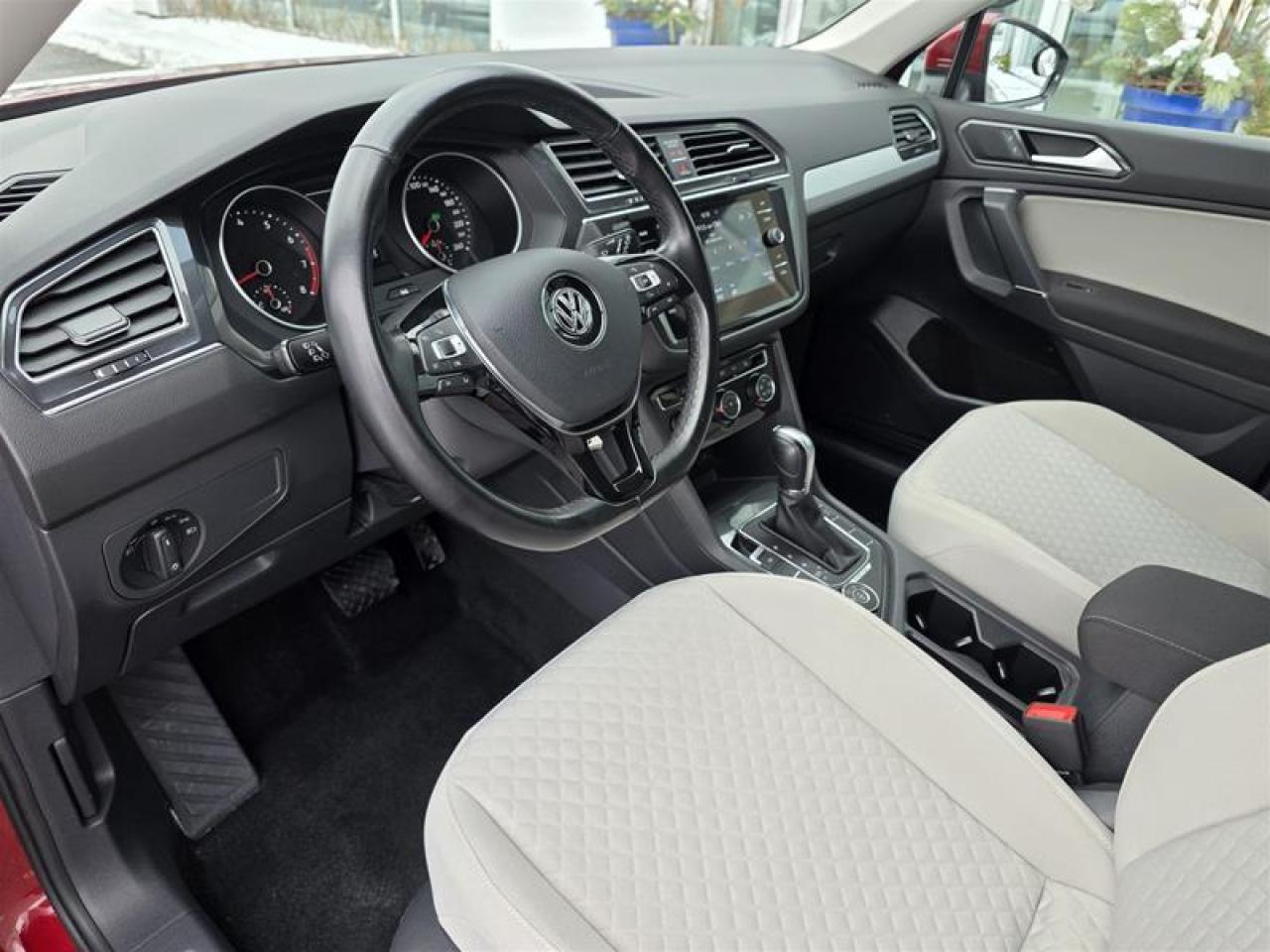 2018 Volkswagen Tiguan Trendline 2.0T 8sp at w/Tip 4M W/Winter tire pkg Photo