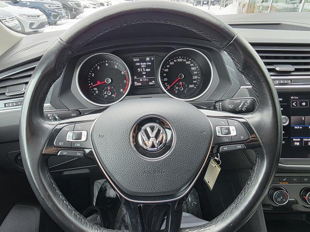 2018 Volkswagen Tiguan Trendline 2.0T 8sp at w/Tip 4M W/Winter tire pkg Photo