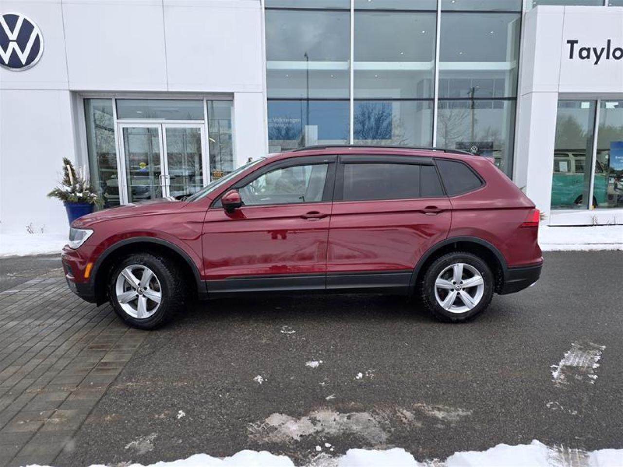 2018 Volkswagen Tiguan Trendline 2.0T 8sp at w/Tip 4M W/Winter tire pkg Photo