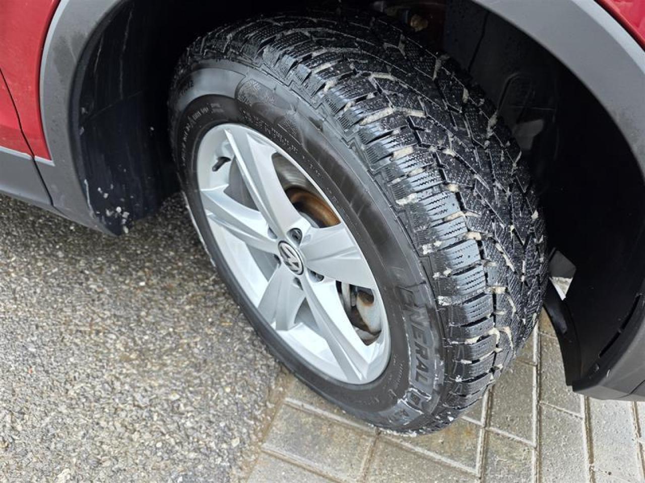 2018 Volkswagen Tiguan Trendline 2.0T 8sp at w/Tip 4M W/Winter tire pkg Photo