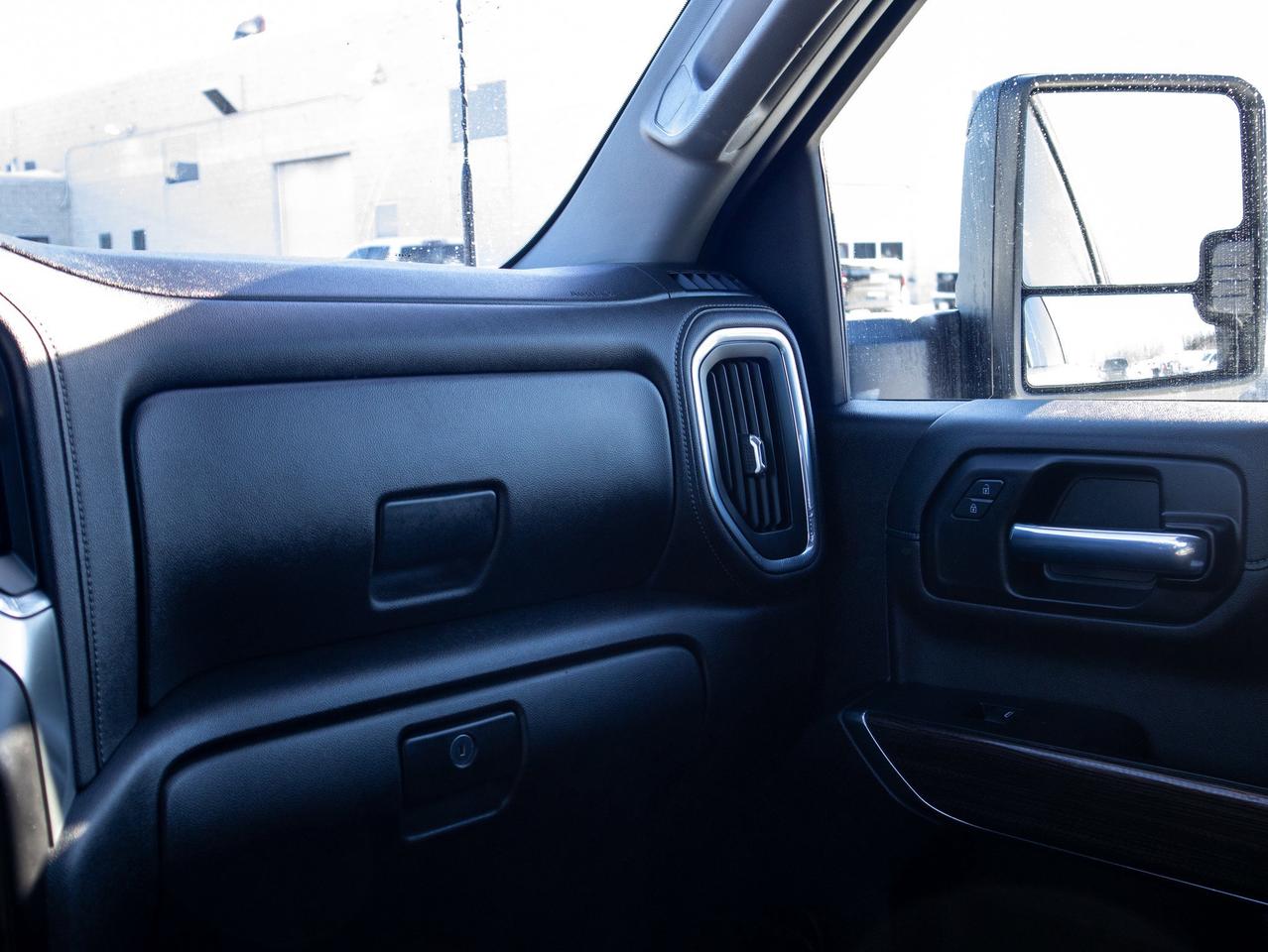 2023 Chevrolet SILVERADO 2500HD LT- 6.6L V8    Integrated Trailer Brake Controller Photo