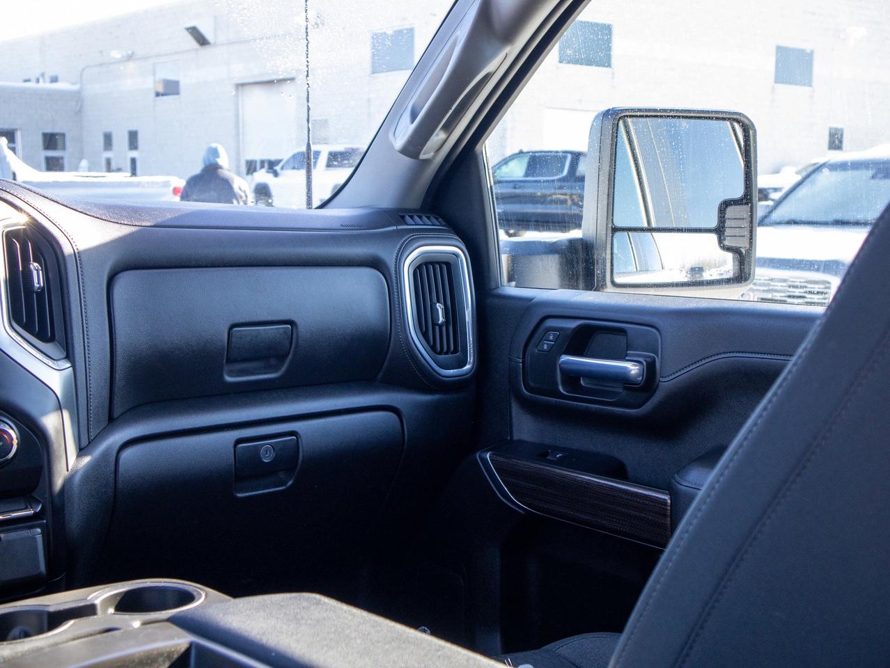 2023 Chevrolet SILVERADO 2500HD LT- 6.6L V8    Integrated Trailer Brake Controller Photo