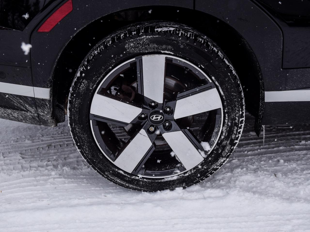 2024 Hyundai Santa Fe 2.5T AWD   1owner, No Accidents, Mint Condition Photo