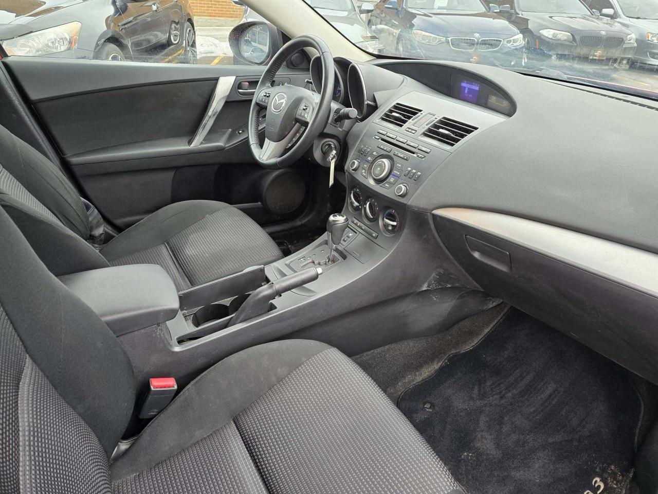 2013 Mazda MAZDA3 4dr Sdn Auto GS-SKY Photo