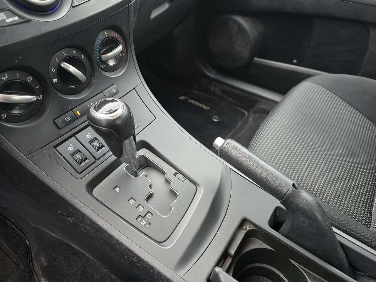 2013 Mazda MAZDA3 4dr Sdn Auto GS-SKY Photo