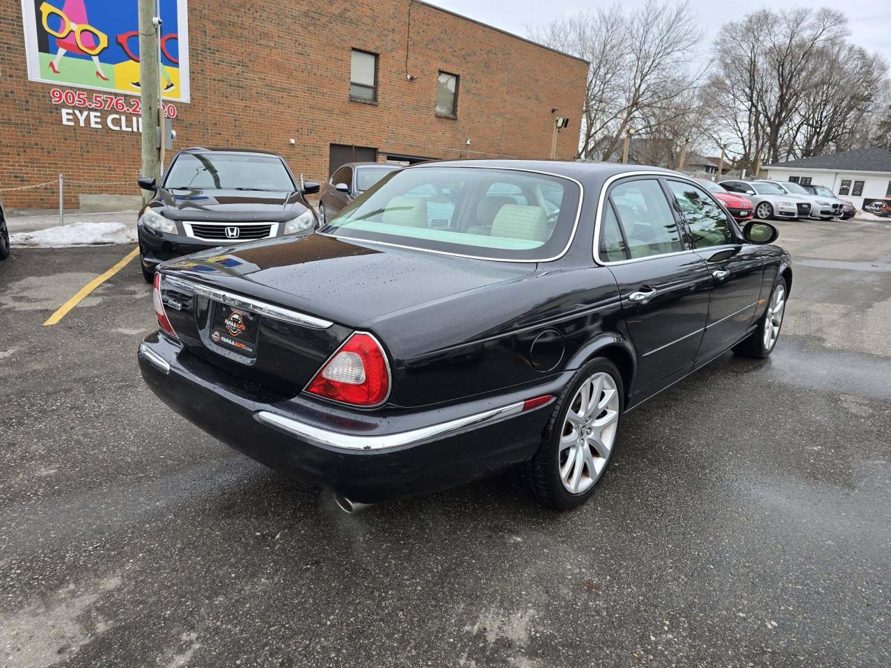 2004 Jaguar XJ8  Photo