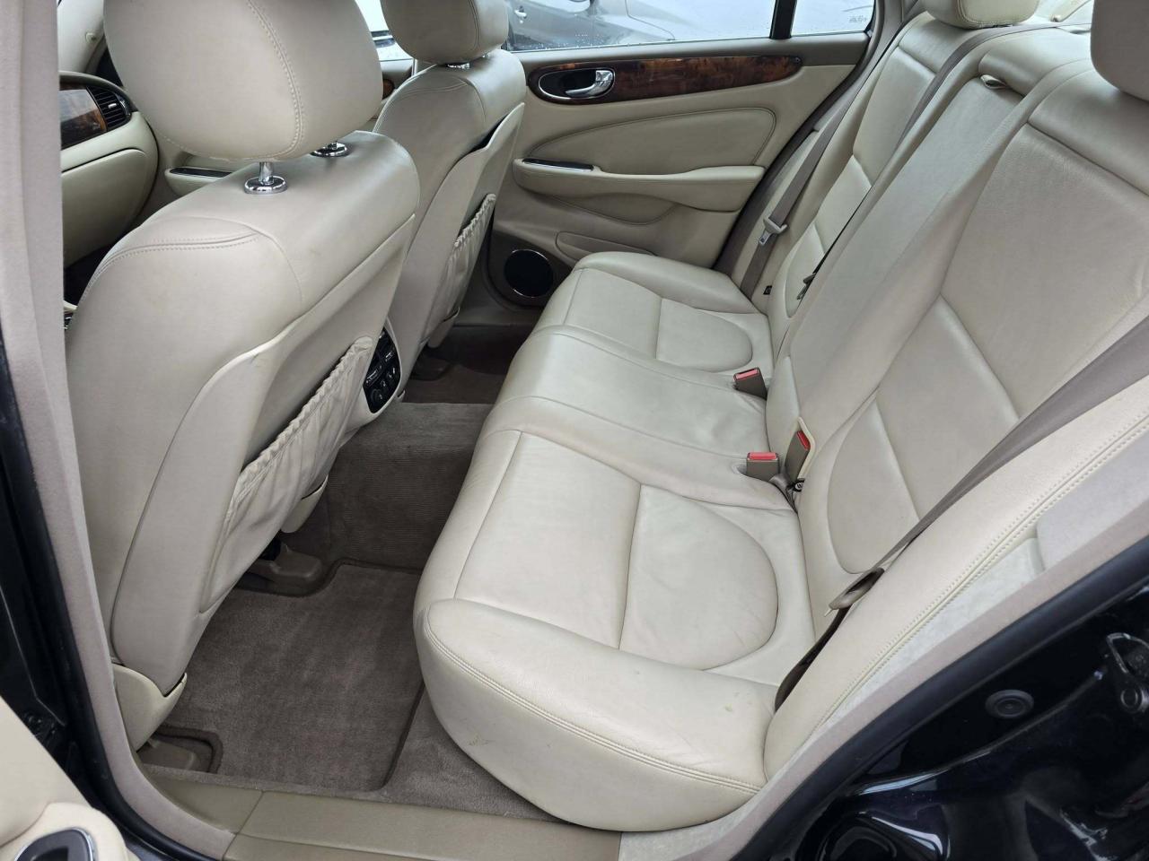 2004 Jaguar XJ8  Photo