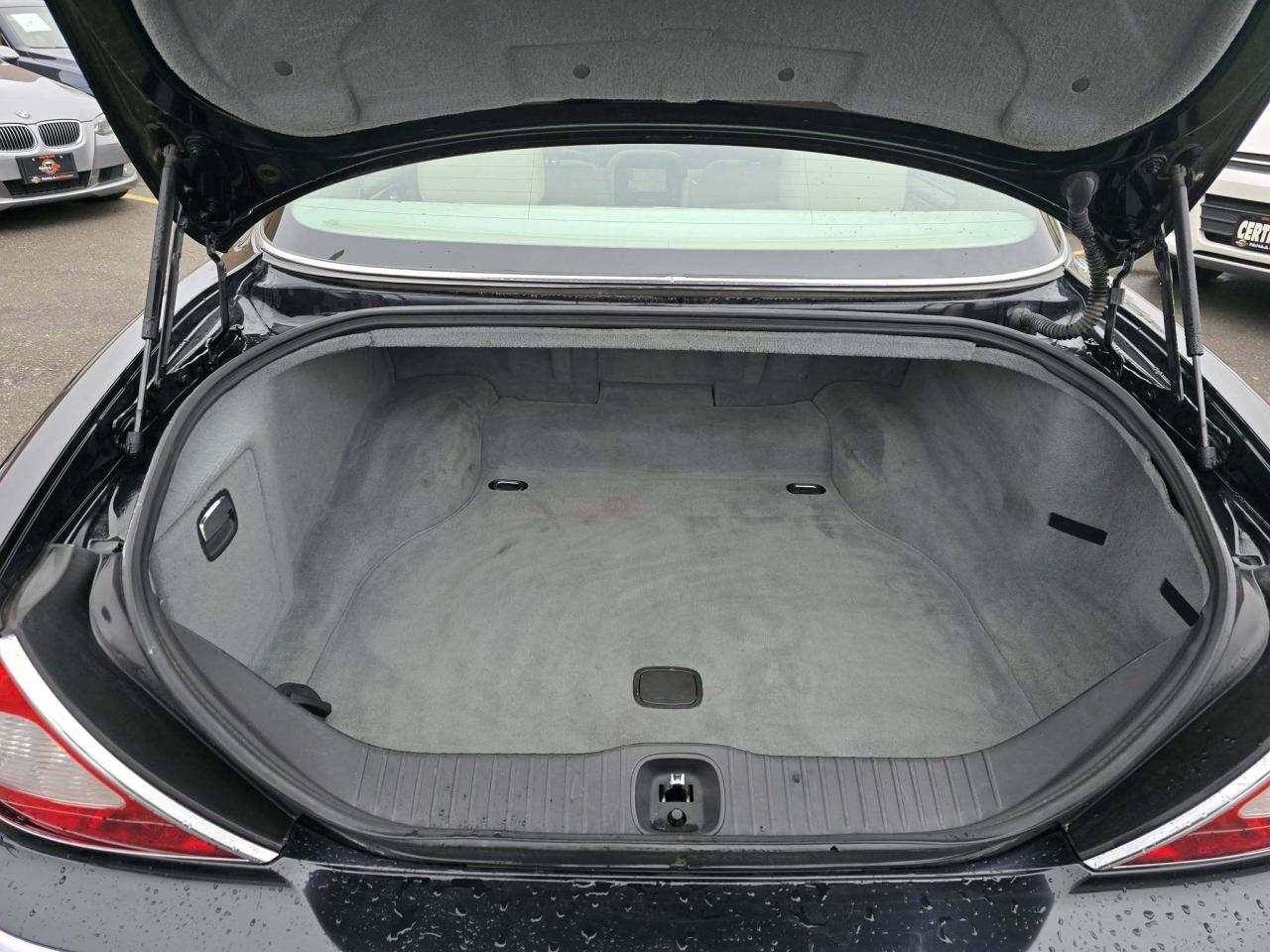 2004 Jaguar XJ8  Photo