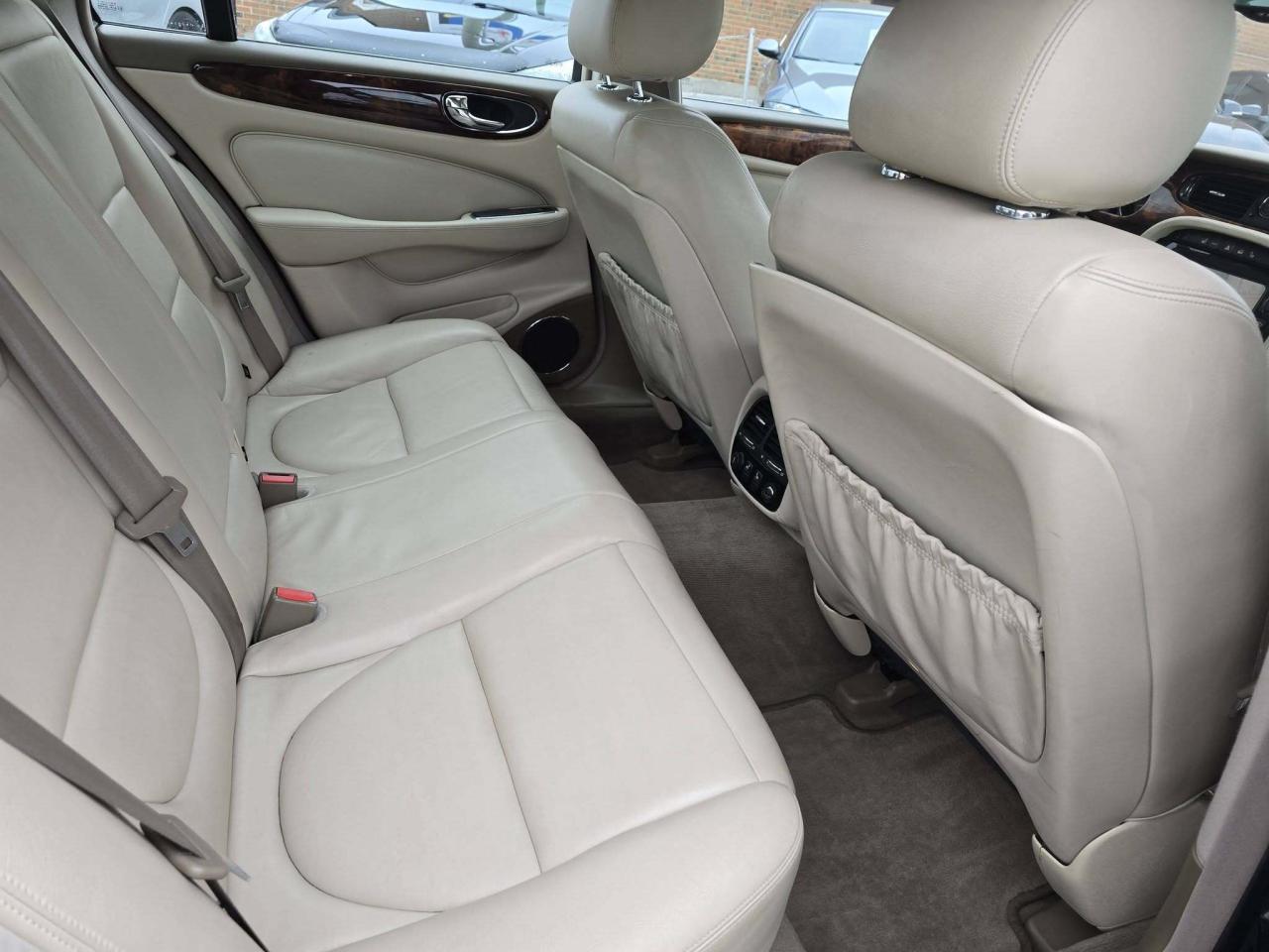 2004 Jaguar XJ8  Photo