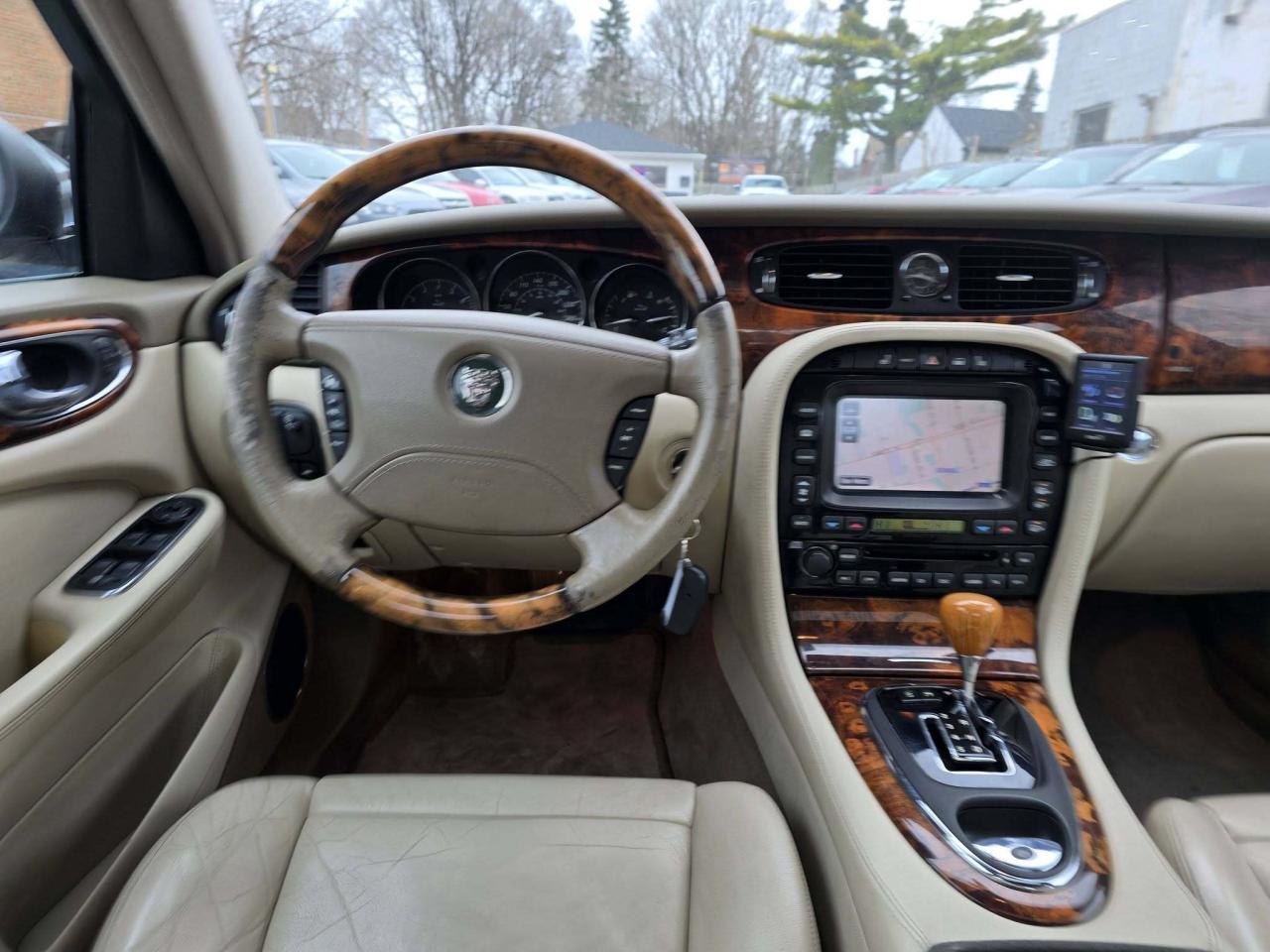 2004 Jaguar XJ8  Photo