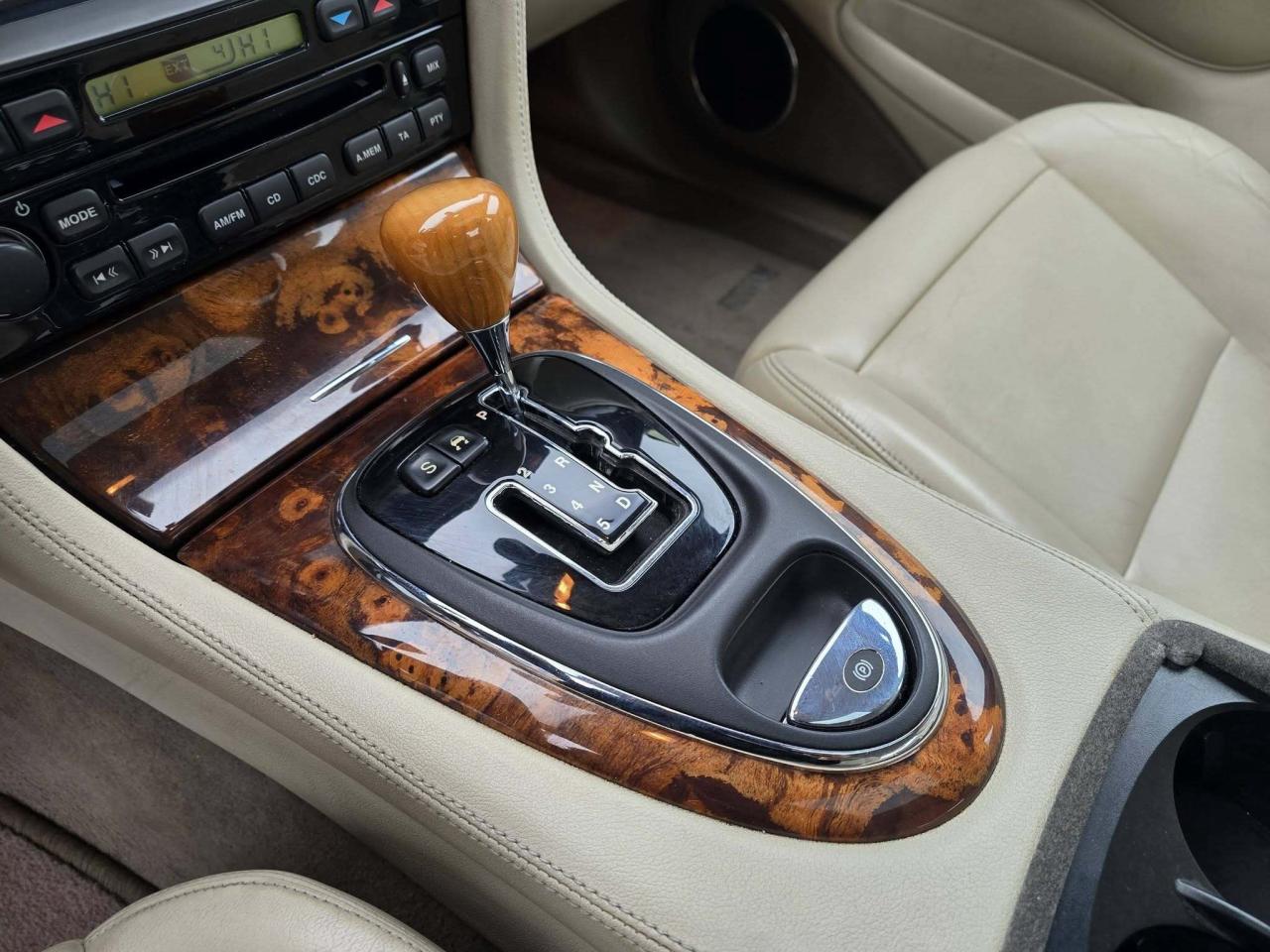 2004 Jaguar XJ8  Photo