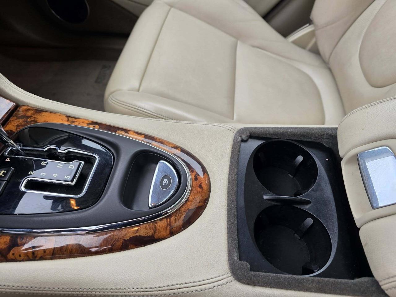 2004 Jaguar XJ8  Photo