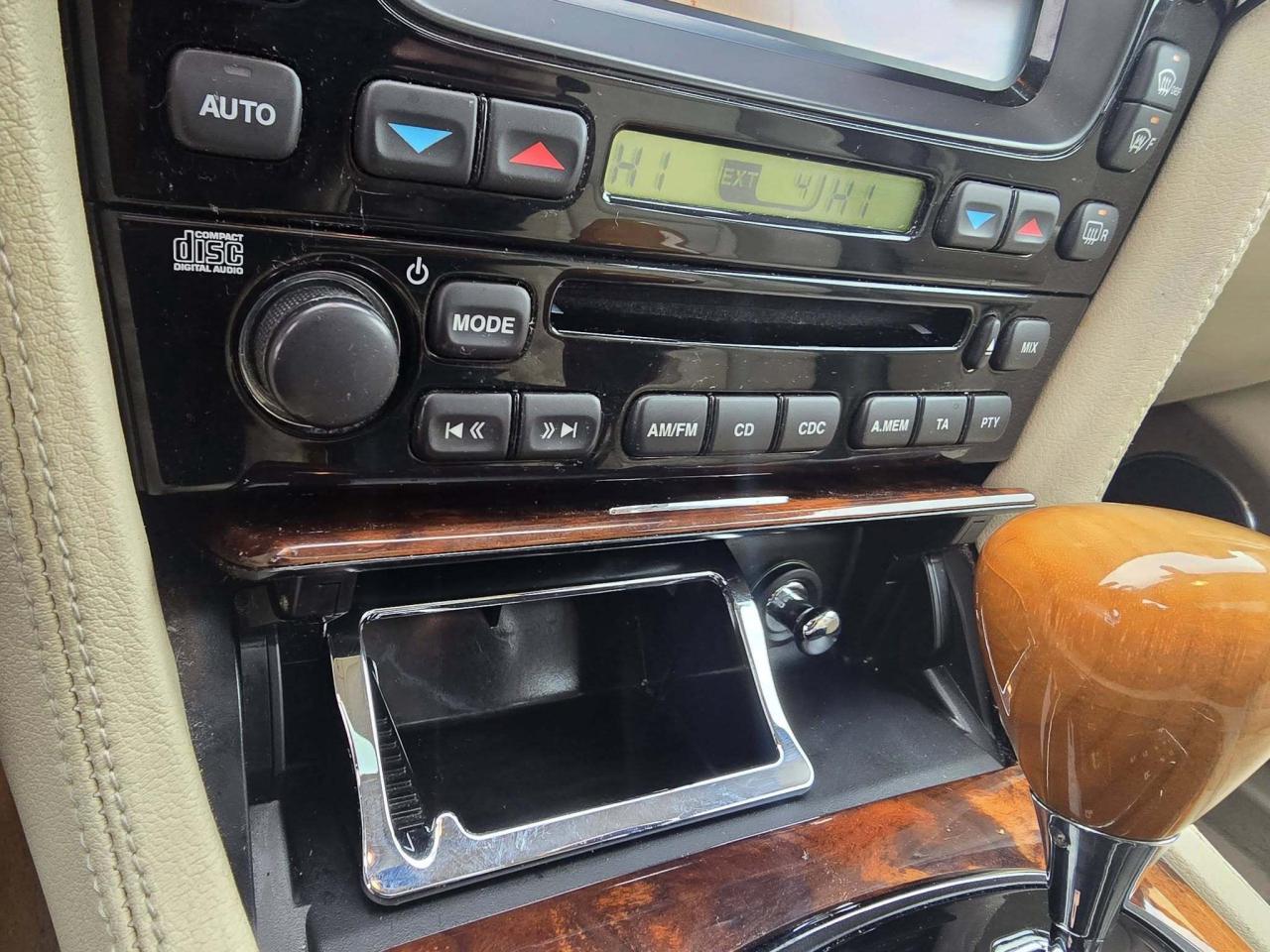 2004 Jaguar XJ8  Photo