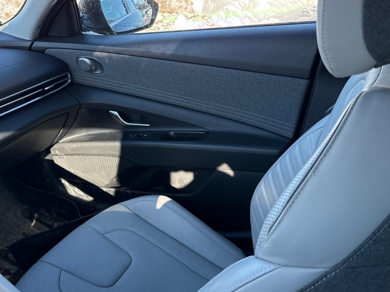 2021 Hyundai Elantra SEL   LEATHER   SUNROOF Photo