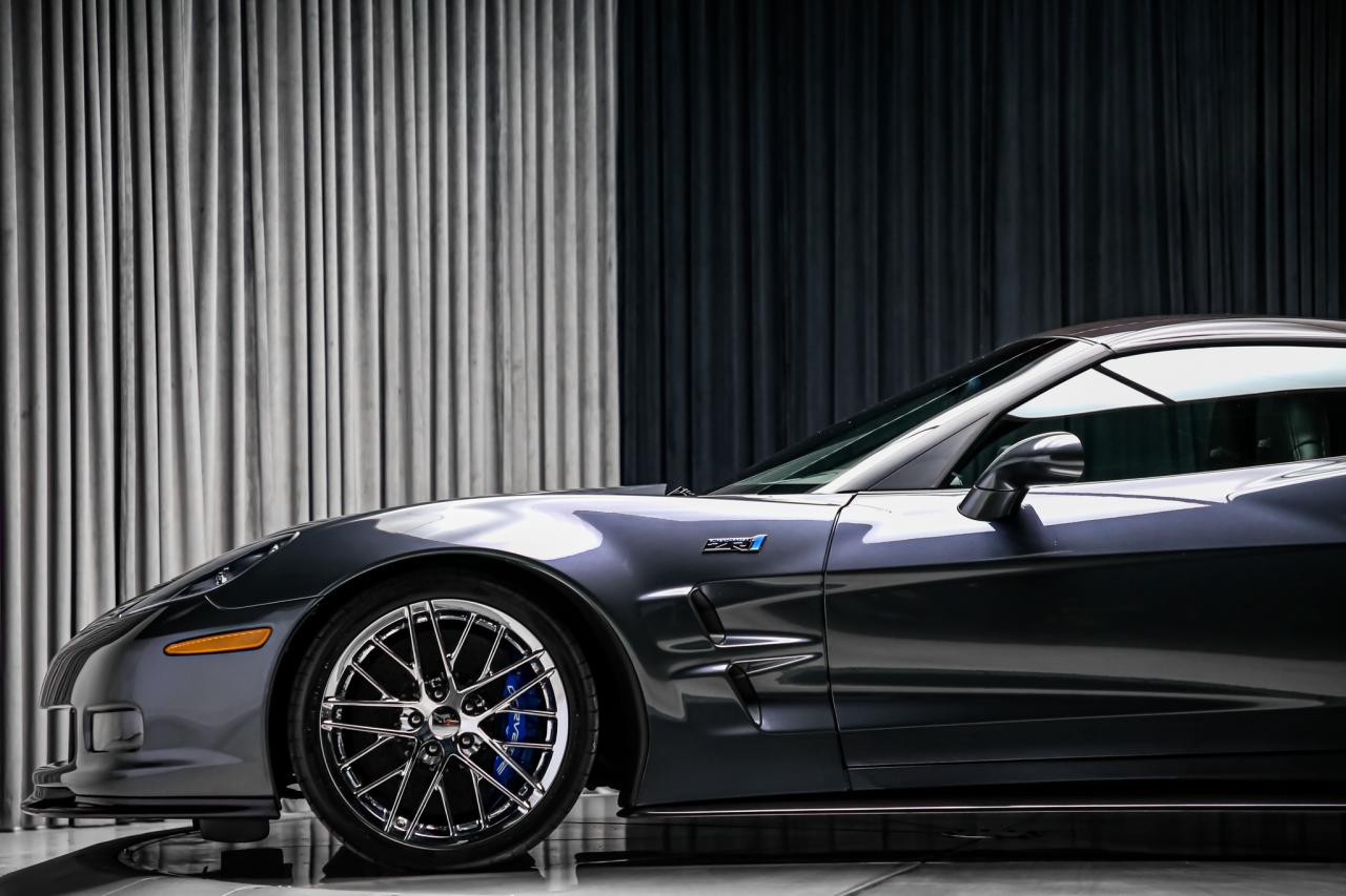 2010 Chevrolet Corvette ZR1 w/3ZR 638HP 6.2L LS9  CARBONCERAMIC HUD LOWKMS Photo